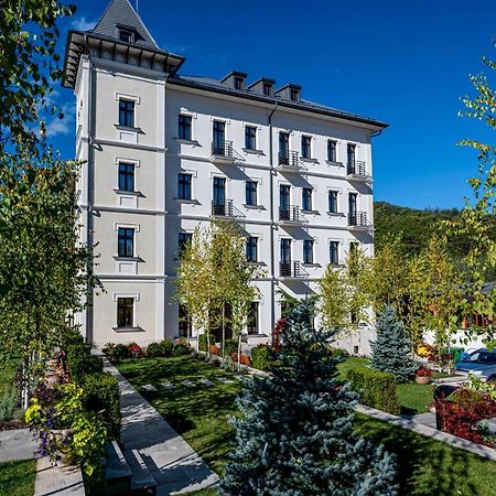 Hotel Carolin Călimăneşti Exteriér fotografie