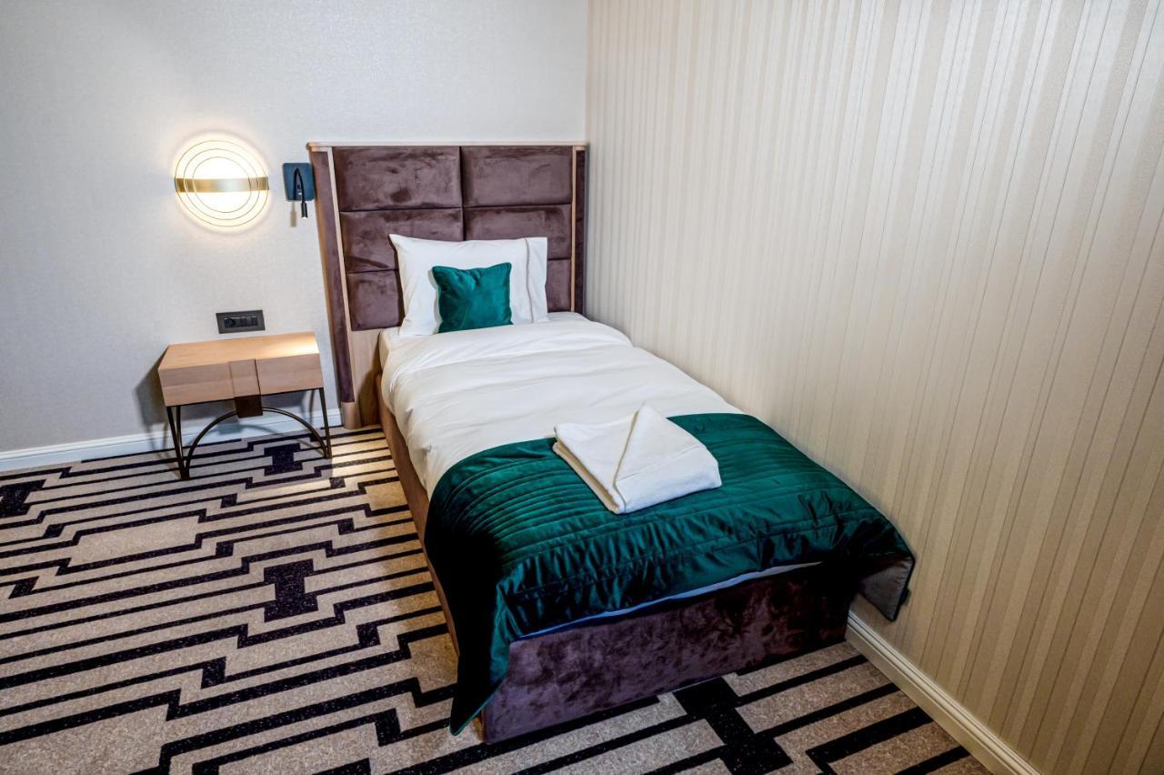 Hotel Carolin Călimăneşti Exteriér fotografie