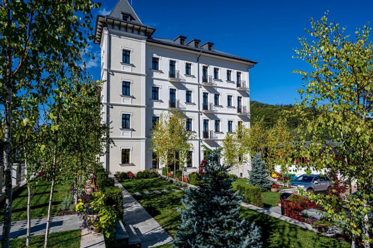 Hotel Carolin Călimăneşti Exteriér fotografie