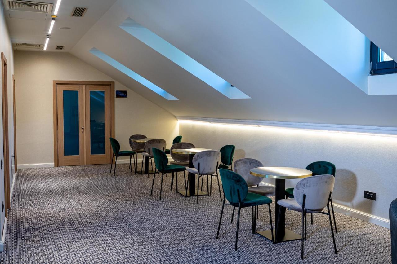 Hotel Carolin Călimăneşti Exteriér fotografie