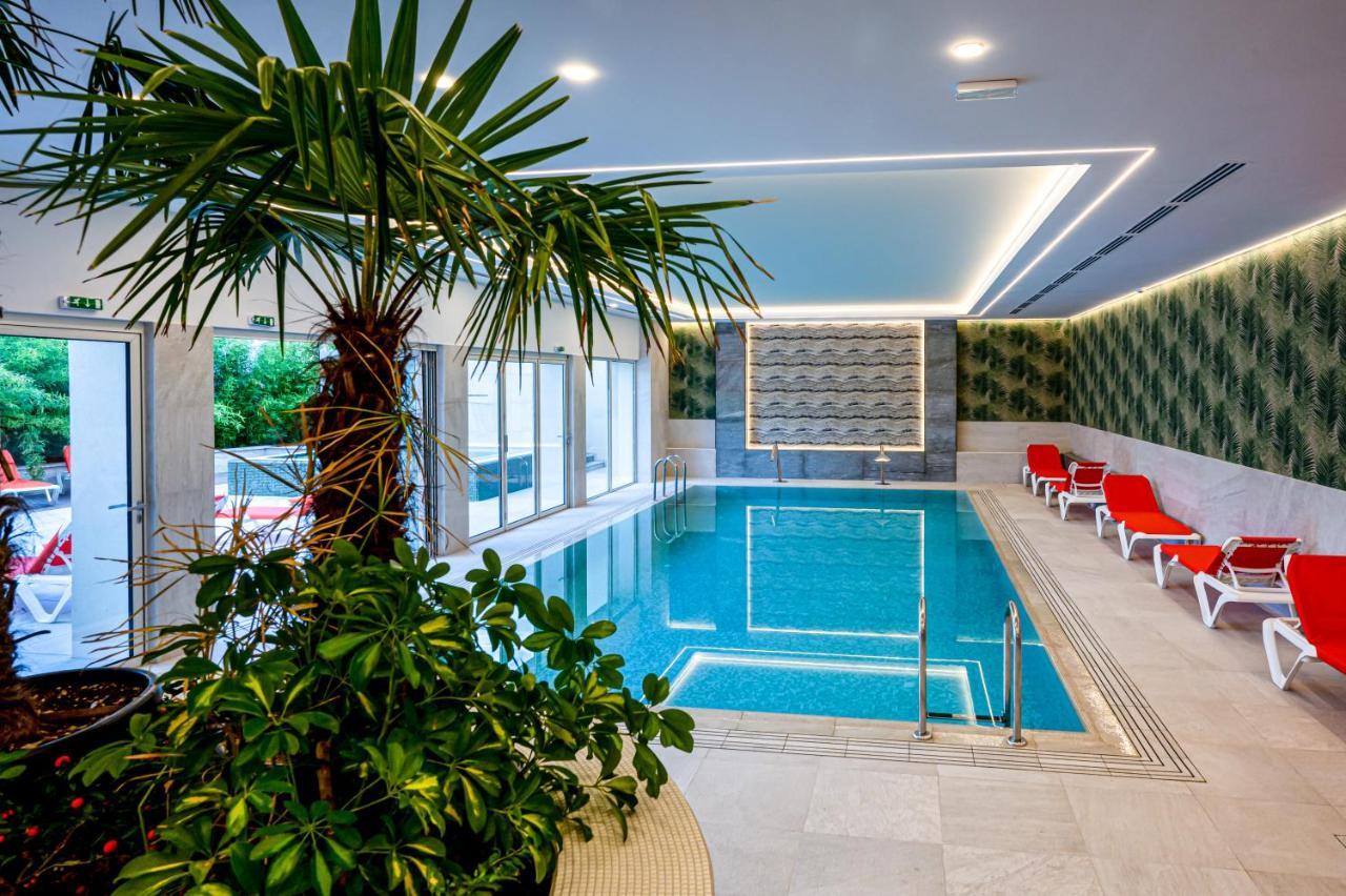 Hotel Carolin Călimăneşti Exteriér fotografie