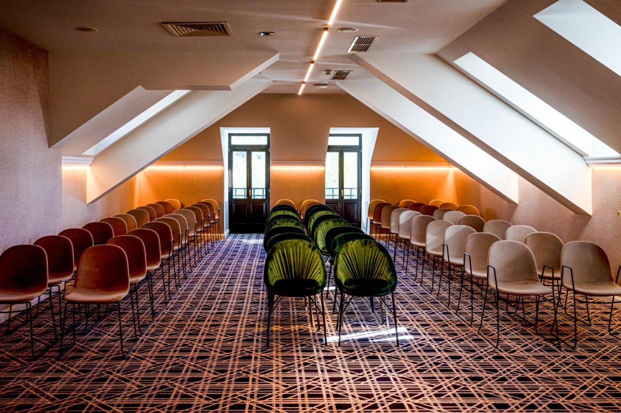 Hotel Carolin Călimăneşti Exteriér fotografie