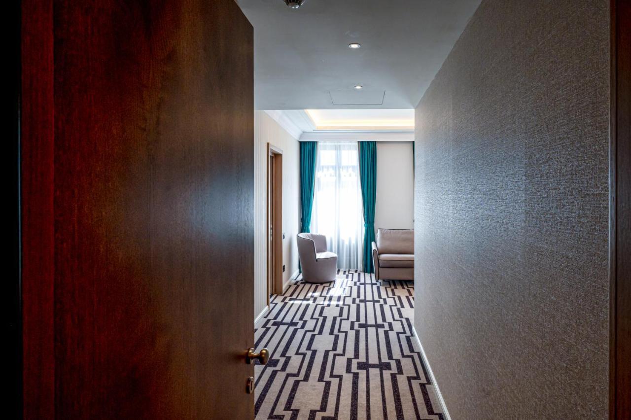 Hotel Carolin Călimăneşti Exteriér fotografie