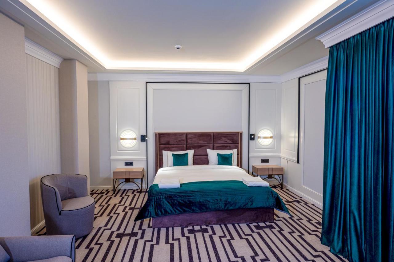 Hotel Carolin Călimăneşti Exteriér fotografie