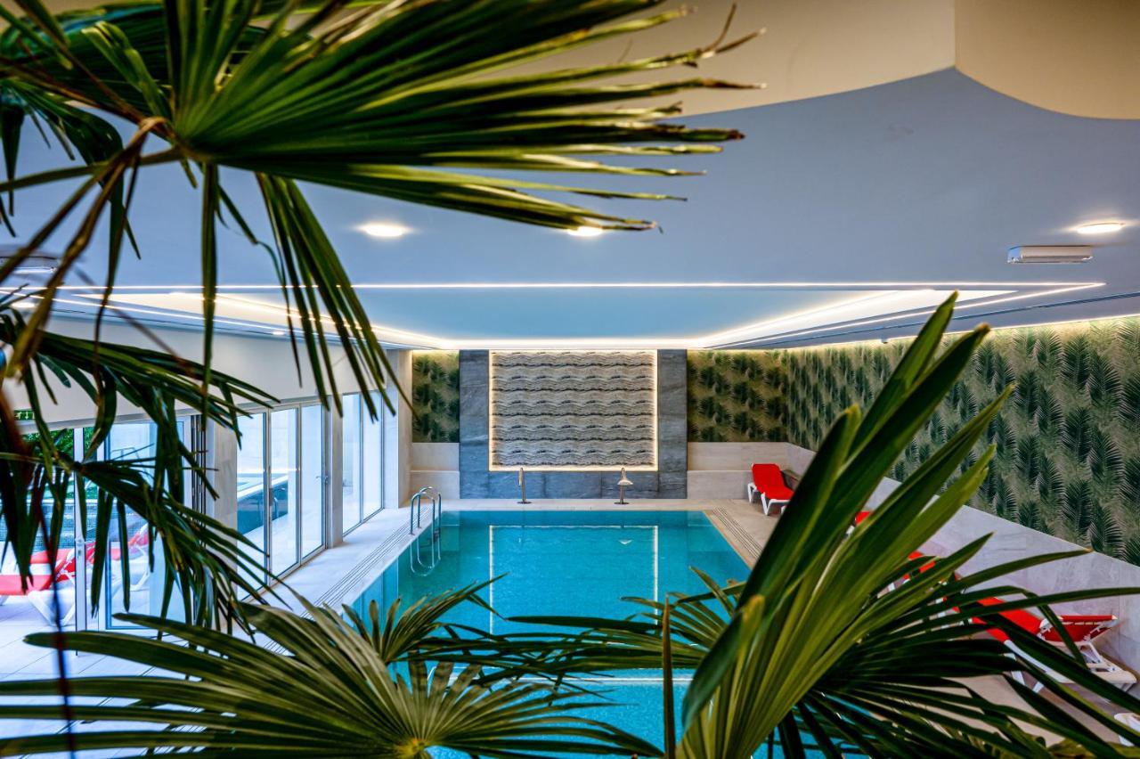 Hotel Carolin Călimăneşti Exteriér fotografie