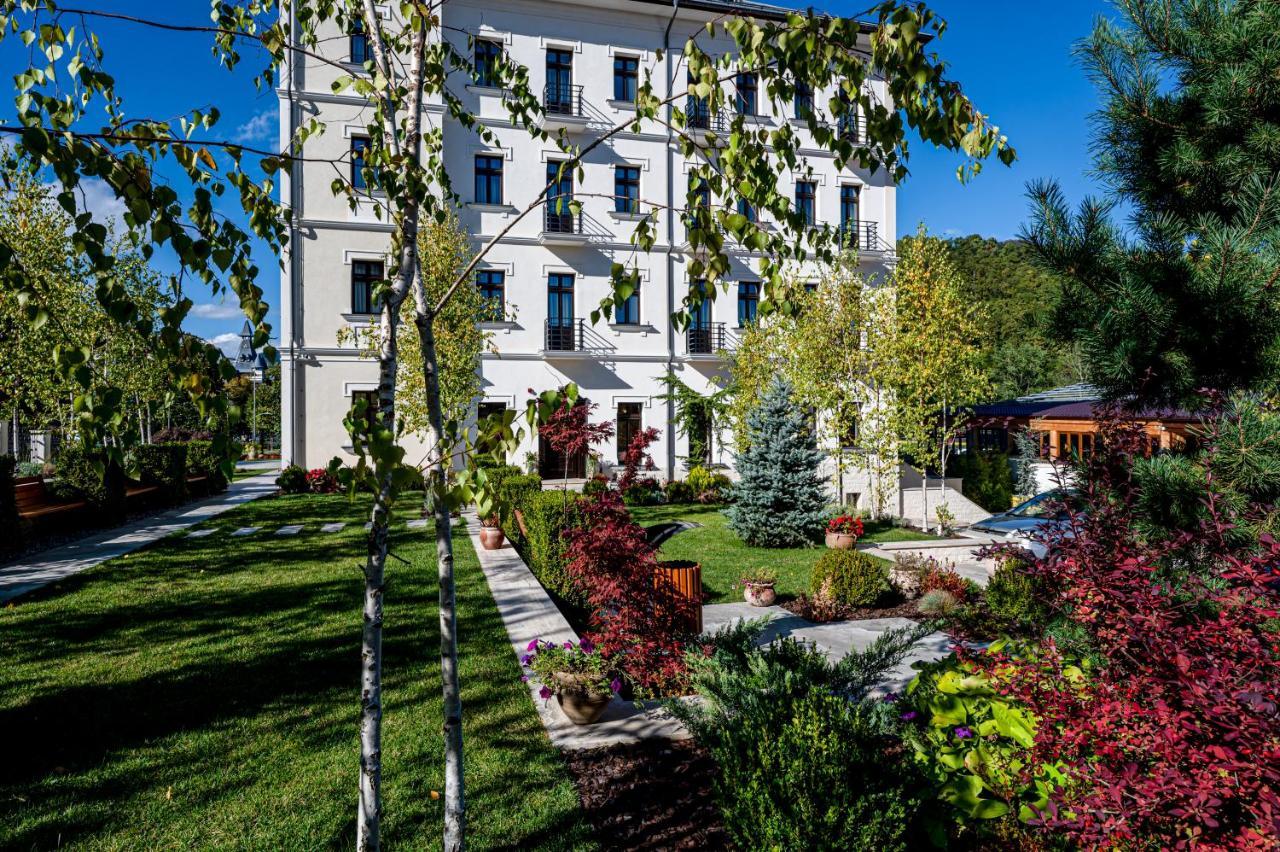 Hotel Carolin Călimăneşti Exteriér fotografie