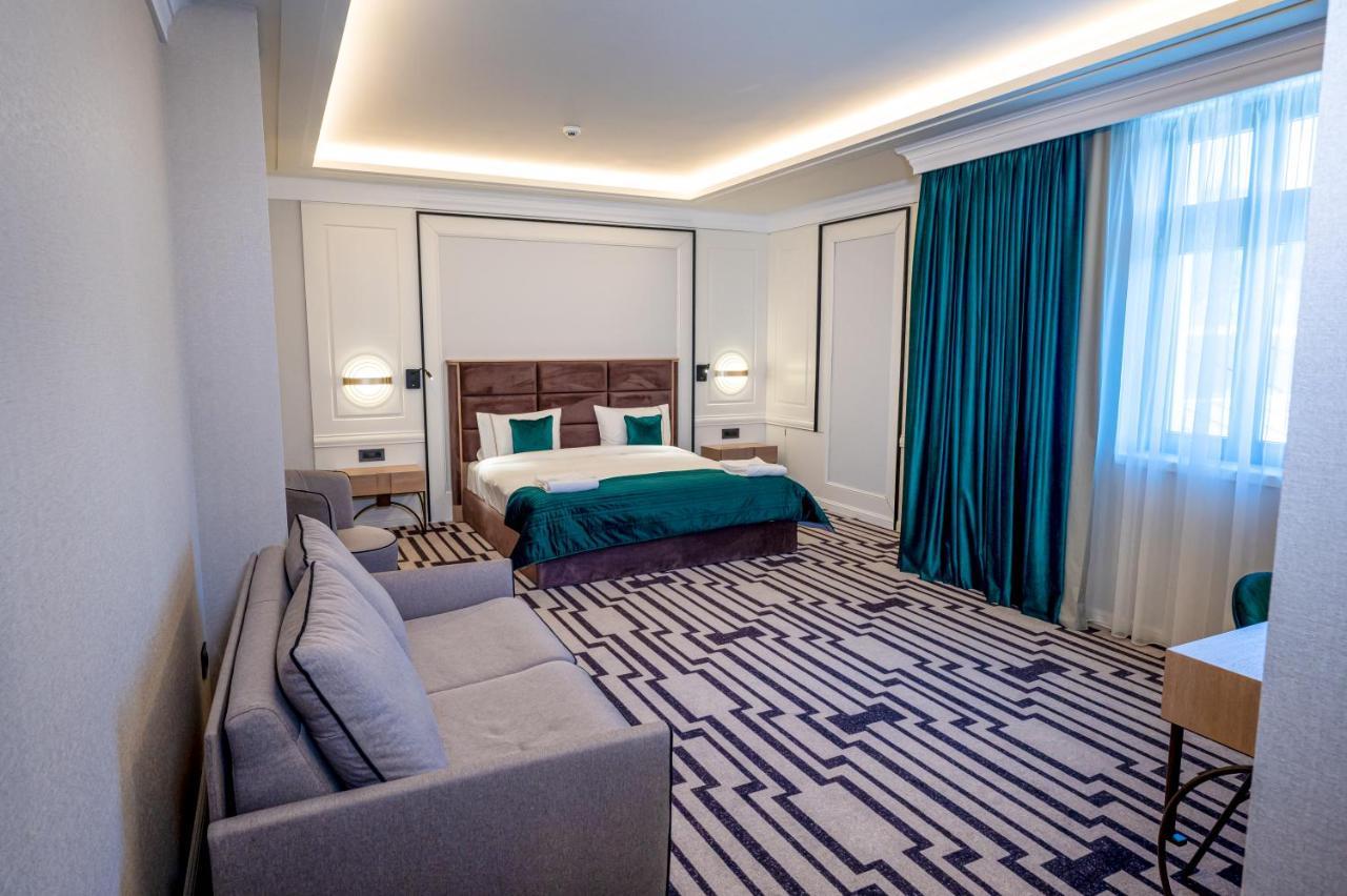 Hotel Carolin Călimăneşti Exteriér fotografie