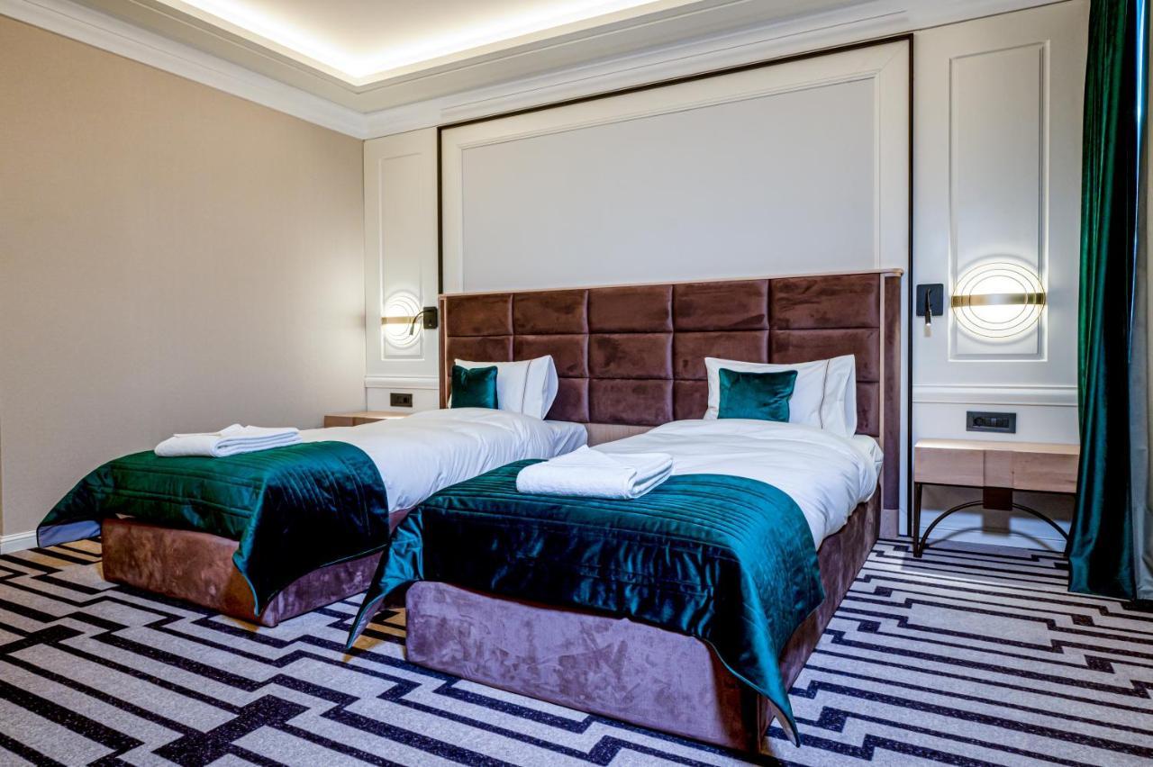 Hotel Carolin Călimăneşti Exteriér fotografie