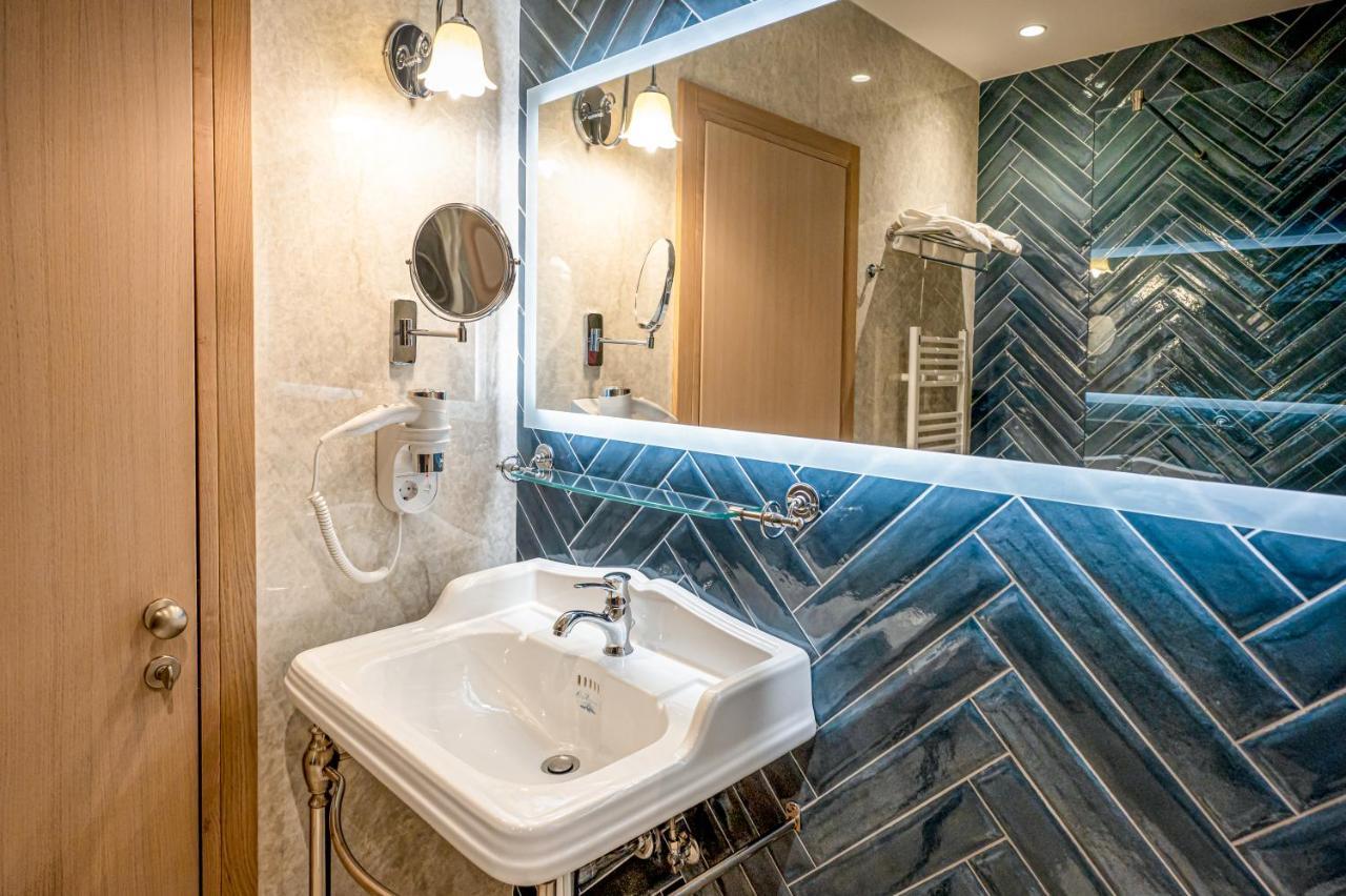 Hotel Carolin Călimăneşti Exteriér fotografie