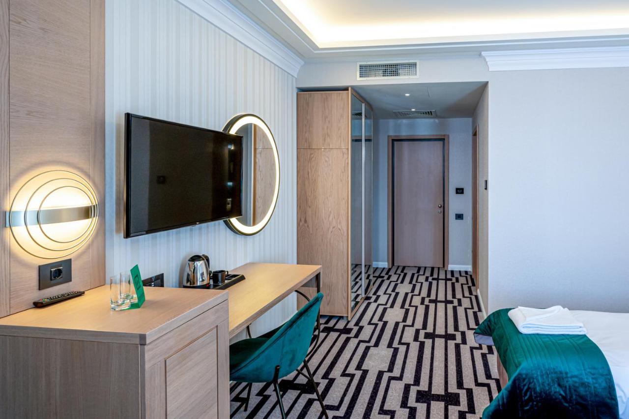 Hotel Carolin Călimăneşti Exteriér fotografie